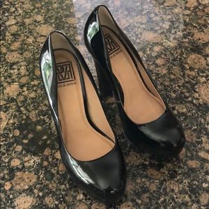 Pour le Victoire Black Patent Heels